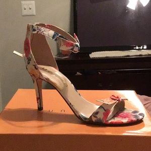 Sandals/ white multi satin